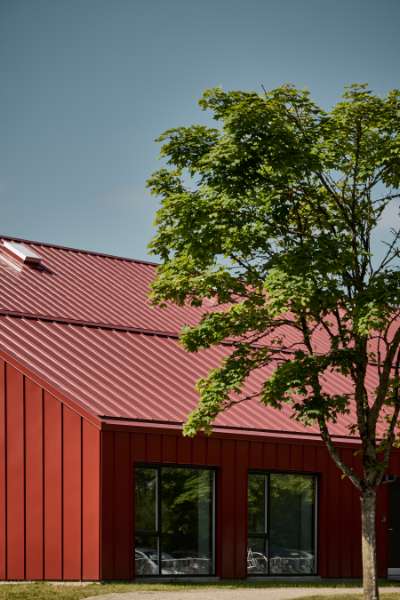 Stahlprofile bilden den Rahmen, wenn Raum für Sport, Lernen und Spiel in Vestbjerg geschaffen wird, Vestbjerg Idrætshal, Bakmøllevej 280, 9380 Vestbjerg, Dänemark